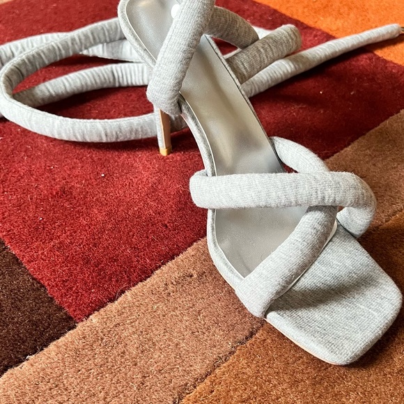 Oversized strap sandals - Picture 2 of 3